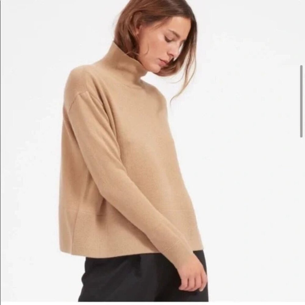 Everlane The Cashmere Square Turtleneck in Camel - Size L